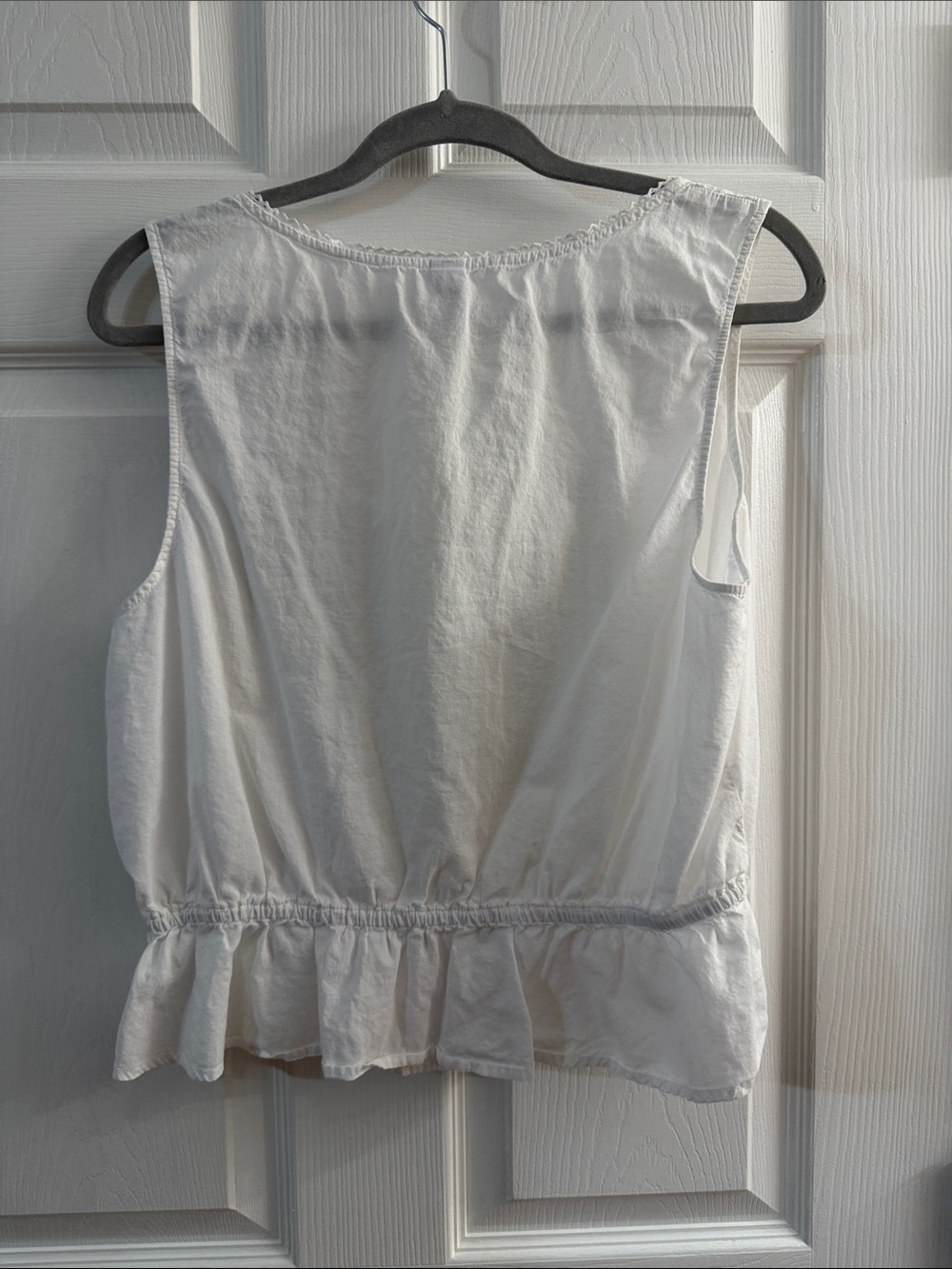 Old Navy White Sleeveless Button-Front Peplum Camisole - Picture 3 of 3